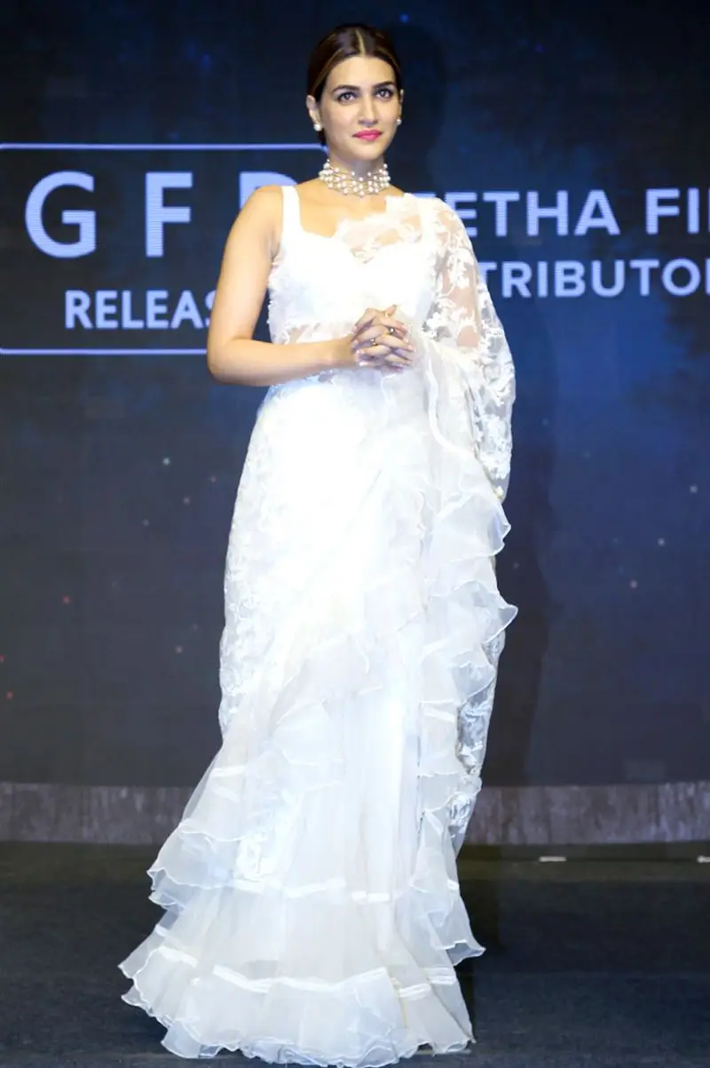 Kriti Sanon Charming Stills In White Saree Sleeveless Blouse